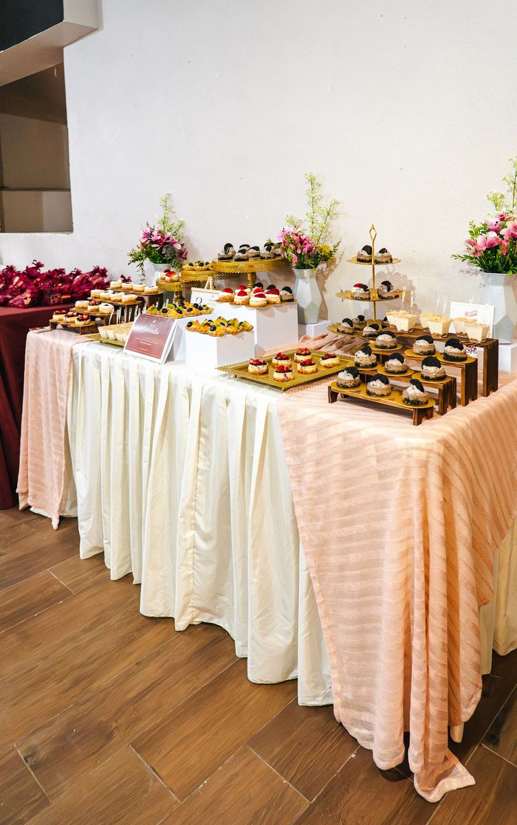 Mesa de postres completa